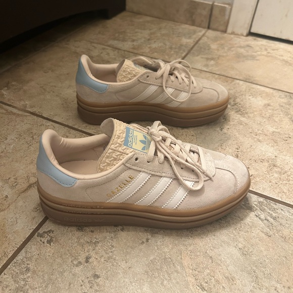 adidas Gazelle Sneakers in Cream and Blue - Picture 2 of 10